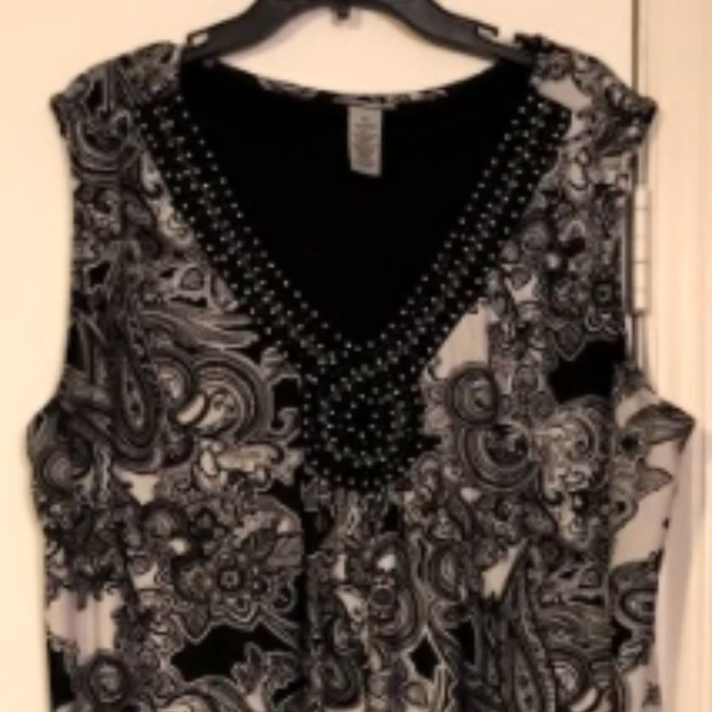 Sleeveless dress with beaded embroidery